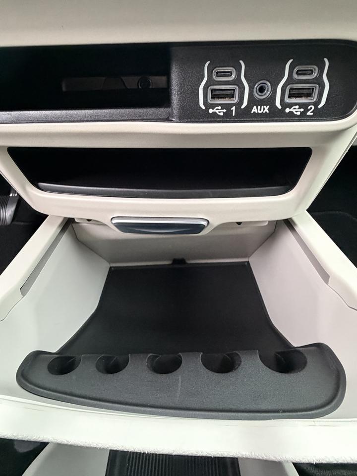 Chrysler Voyager LX FWD 2023
