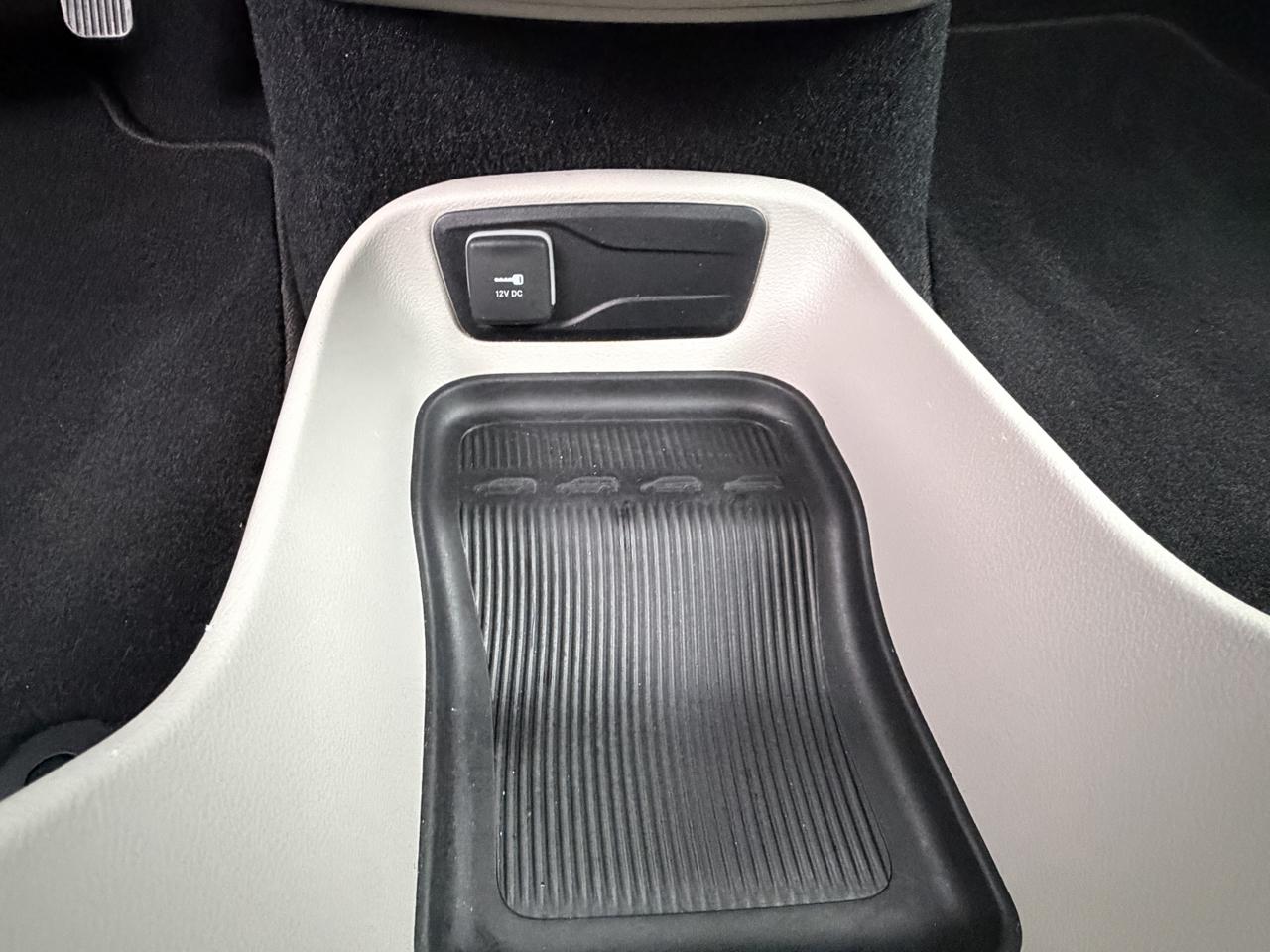Chrysler Voyager LX FWD 2023