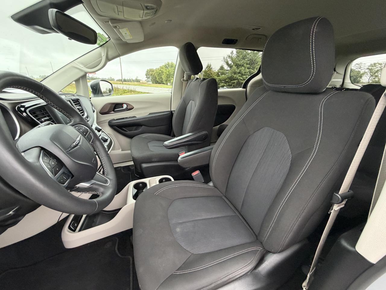 Chrysler Voyager LX FWD 2023
