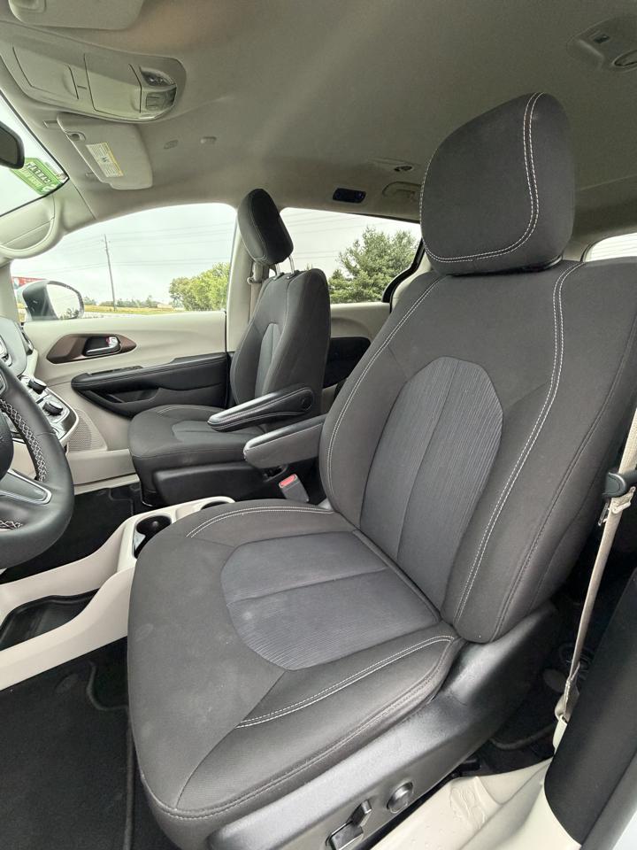 Chrysler Voyager LX FWD 2023