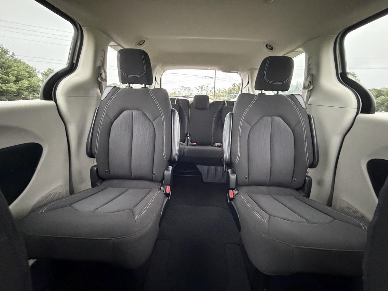 Chrysler Voyager LX FWD 2023