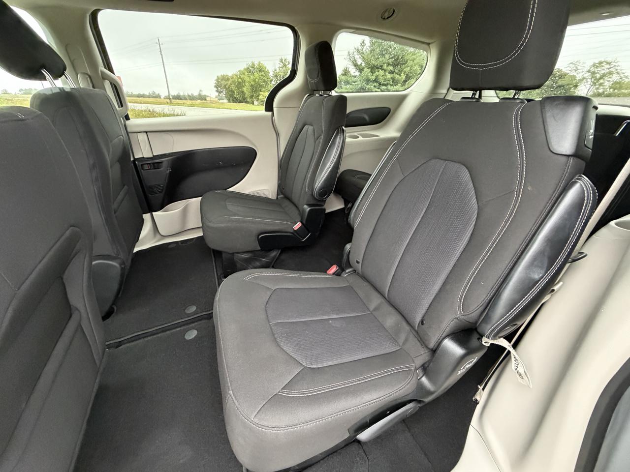 Chrysler Voyager LX FWD 2023