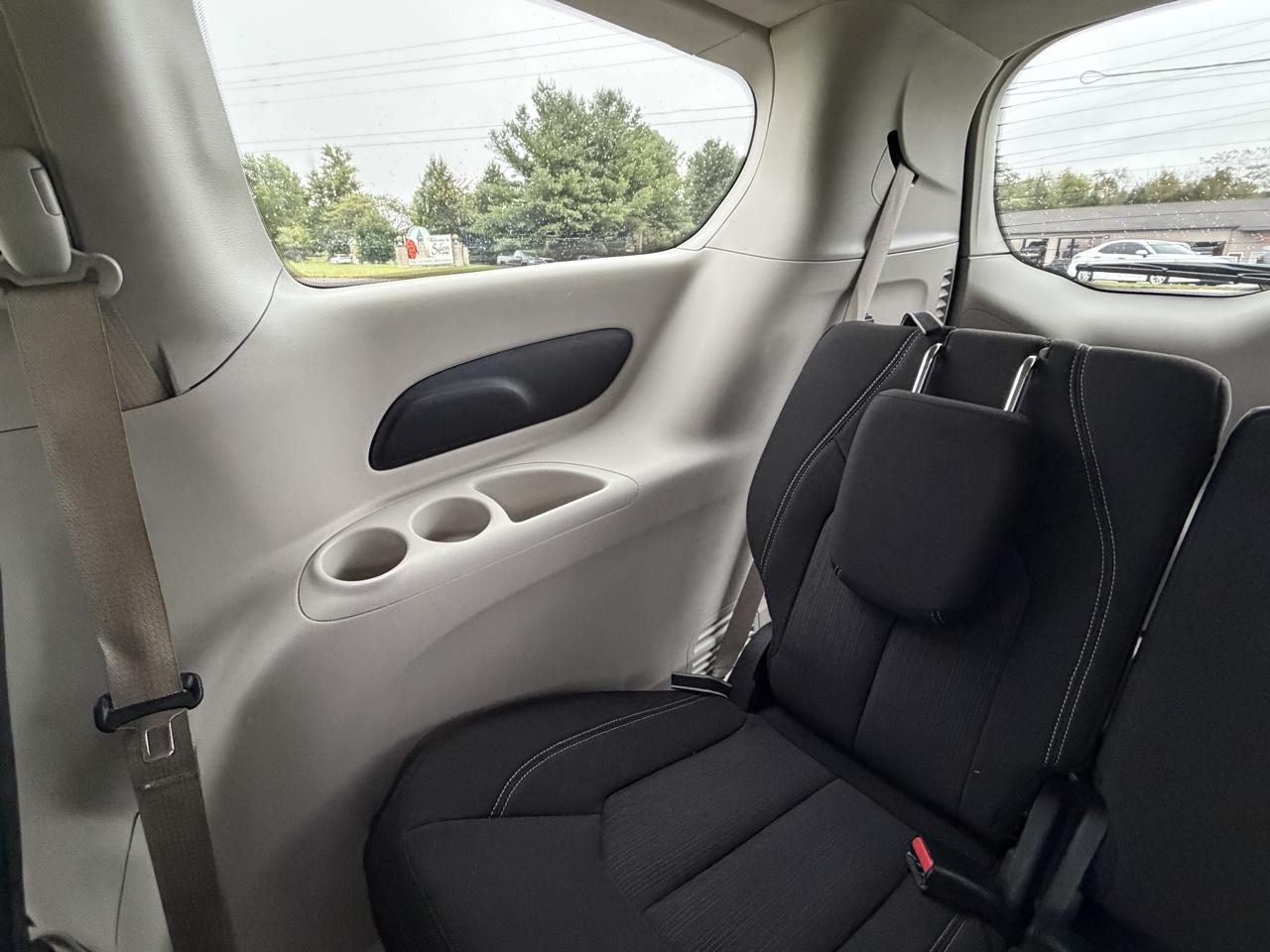 Chrysler Voyager LX FWD 2023
