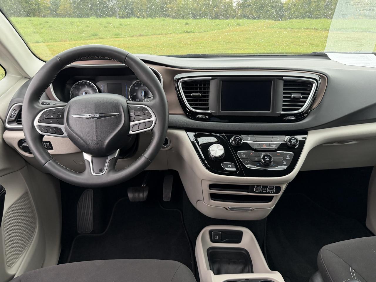 Chrysler Voyager LX FWD 2023