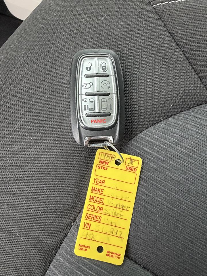 Chrysler Voyager LX FWD 2023