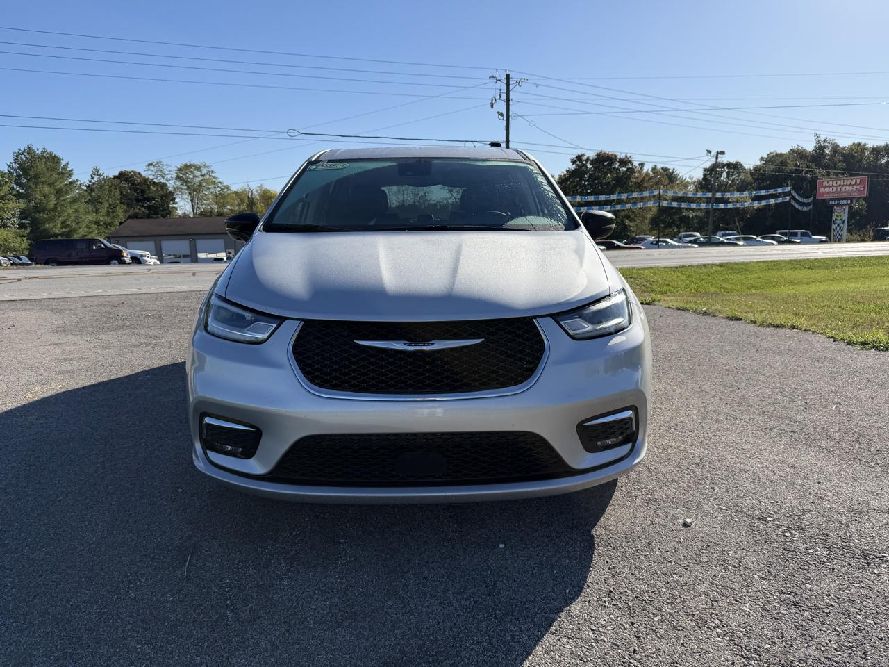 Chrysler Pacifica Touring L FWD 2024