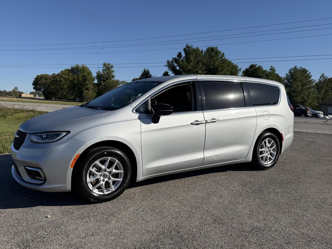 Chrysler Pacifica Touring L FWD 2024
