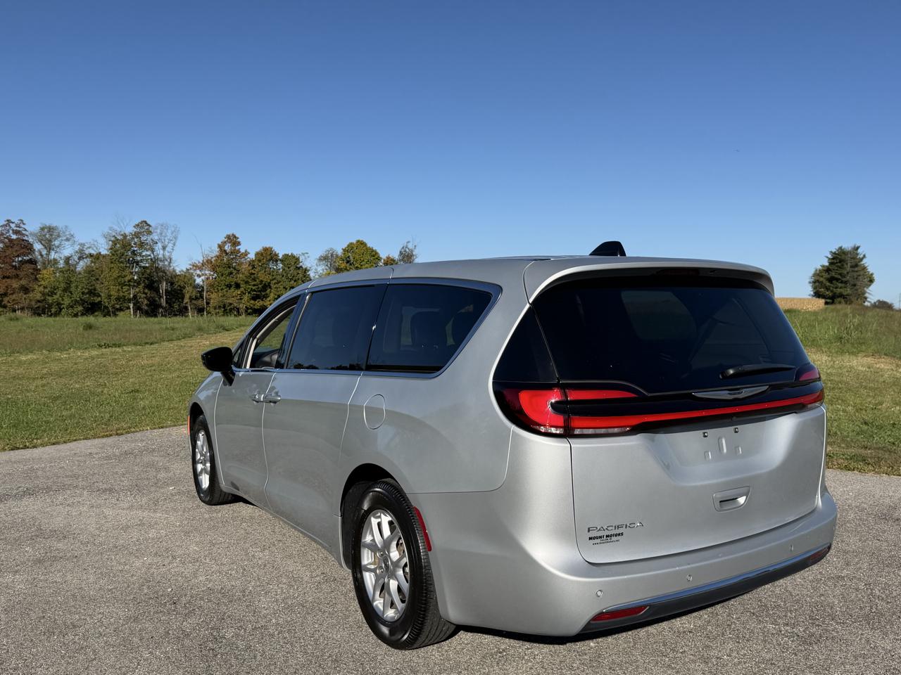 Chrysler Pacifica Touring L FWD 2024