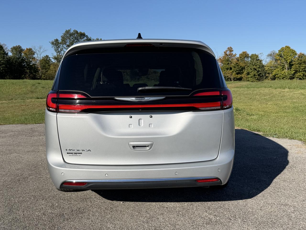 Chrysler Pacifica Touring L FWD 2024