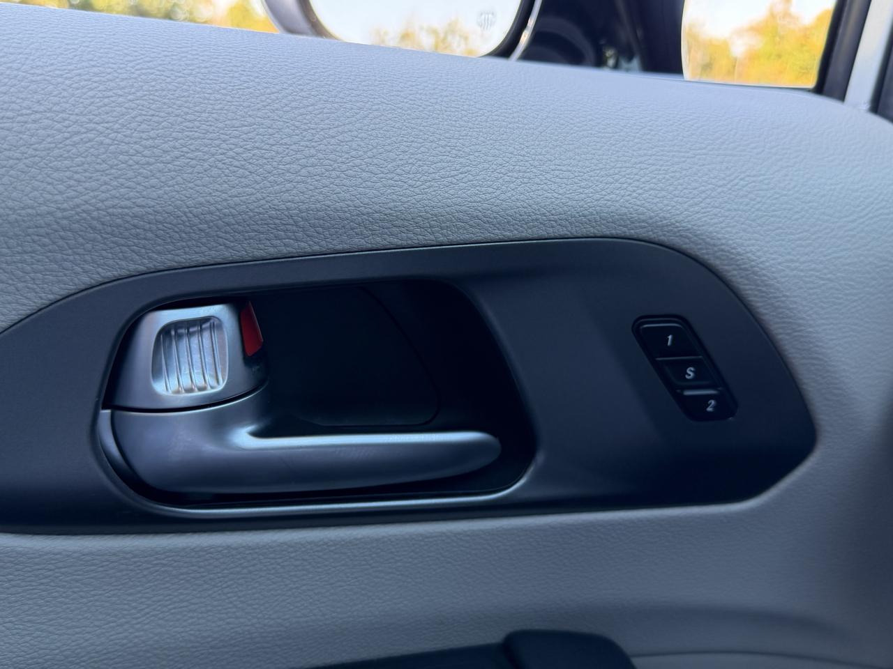 Chrysler Pacifica Touring L FWD 2024
