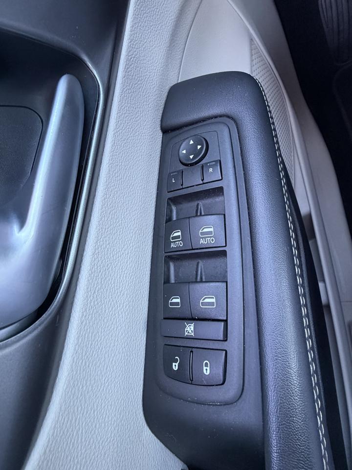 Chrysler Pacifica Touring L FWD 2024