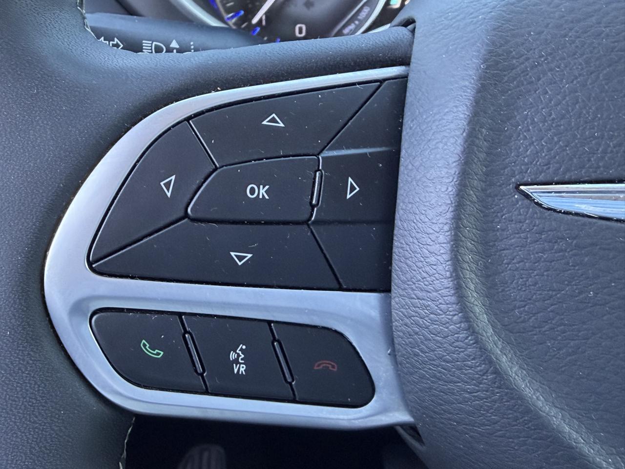 Chrysler Pacifica Touring L FWD 2024