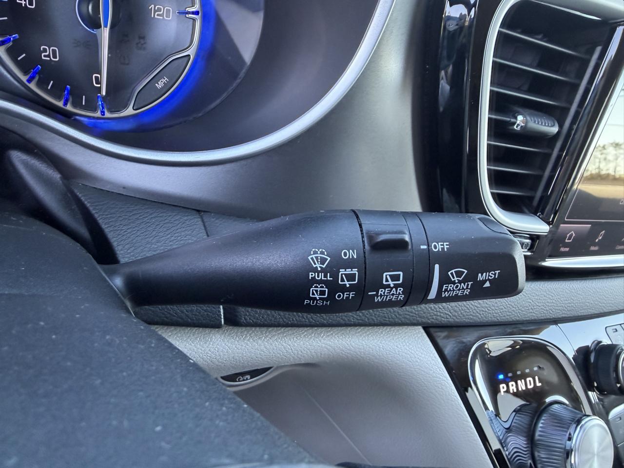 Chrysler Pacifica Touring L FWD 2024