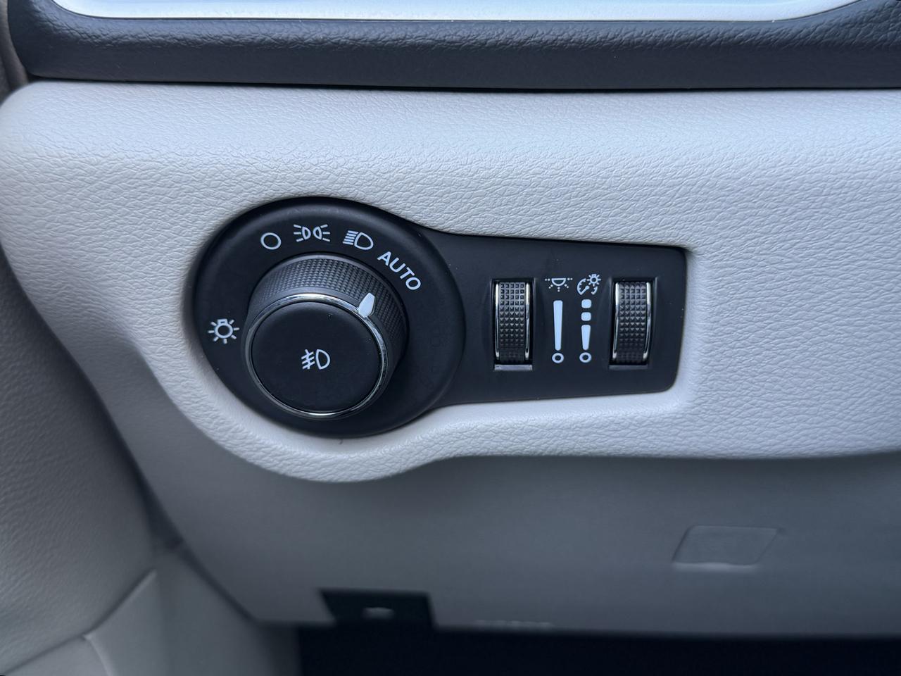 Chrysler Pacifica Touring L FWD 2024