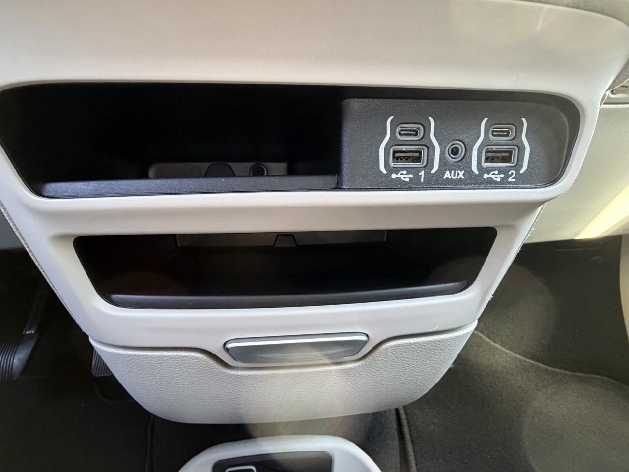 Chrysler Pacifica Touring L FWD 2024