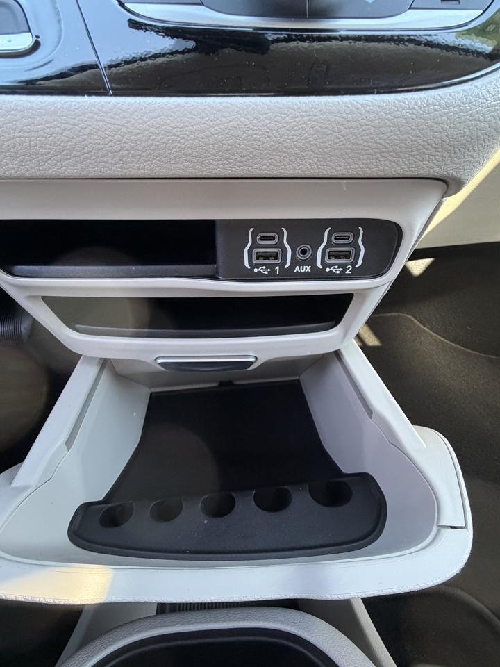 Chrysler Pacifica Touring L FWD 2024