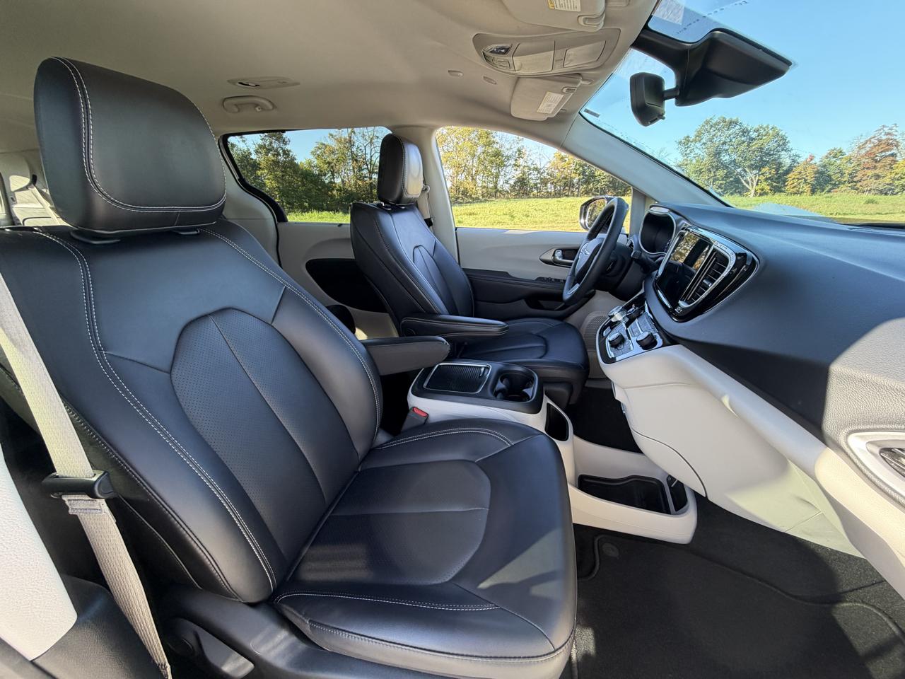 Chrysler Pacifica Touring L FWD 2024