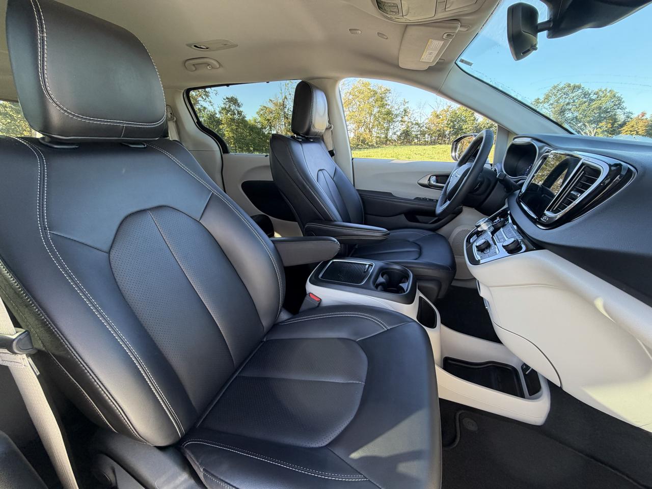 Chrysler Pacifica Touring L FWD 2024