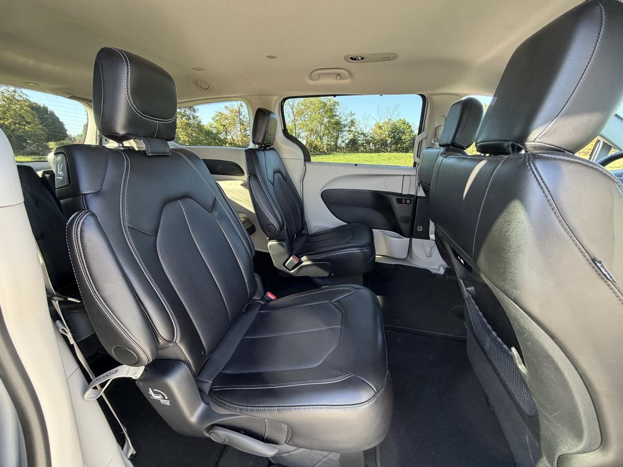 Chrysler Pacifica Touring L FWD 2024