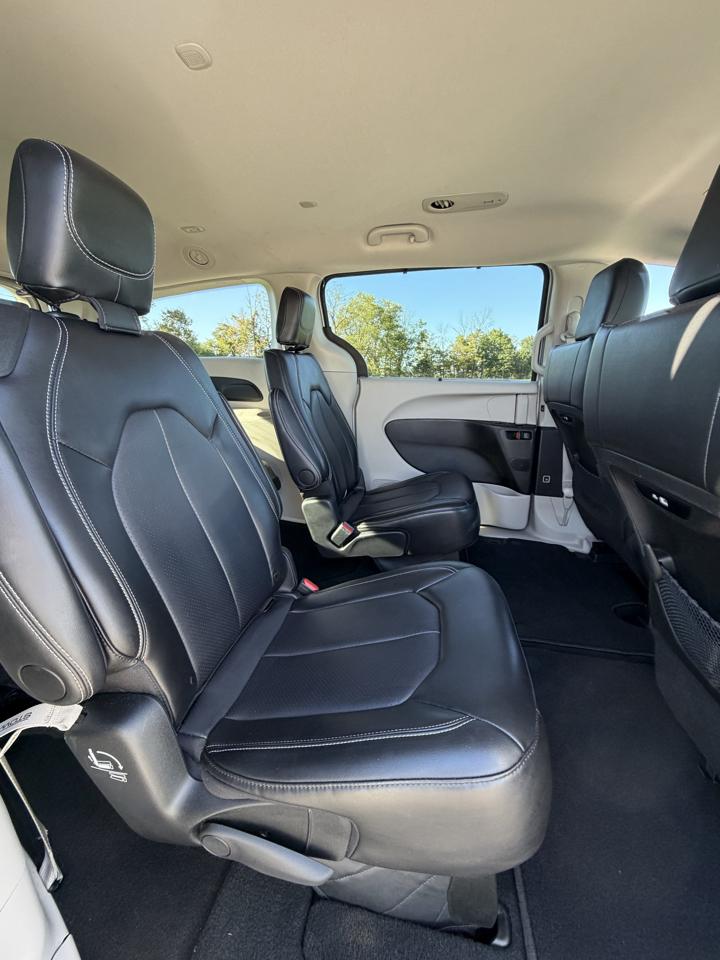 Chrysler Pacifica Touring L FWD 2024