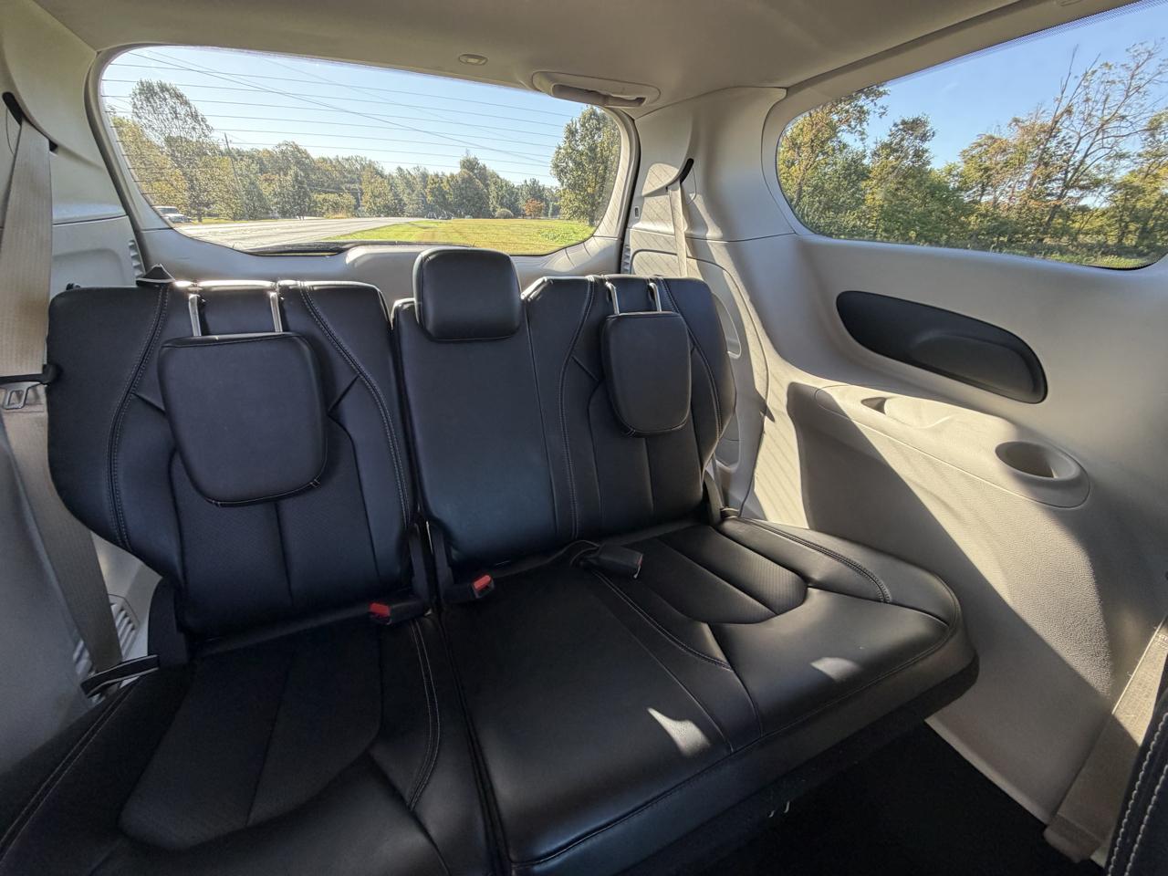 Chrysler Pacifica Touring L FWD 2024