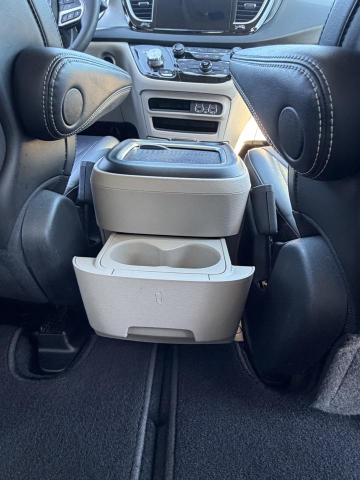 Chrysler Pacifica Touring L FWD 2024