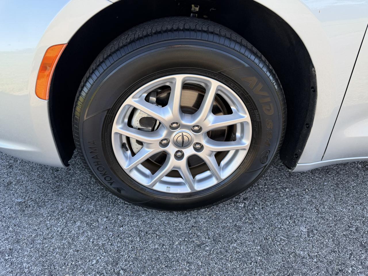 Chrysler Pacifica Touring L FWD 2024