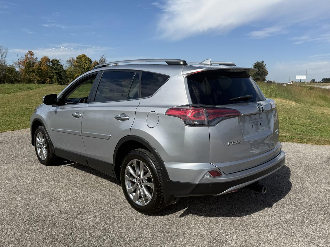 Toyota RAV4 Limited AWD (Natl) 2017