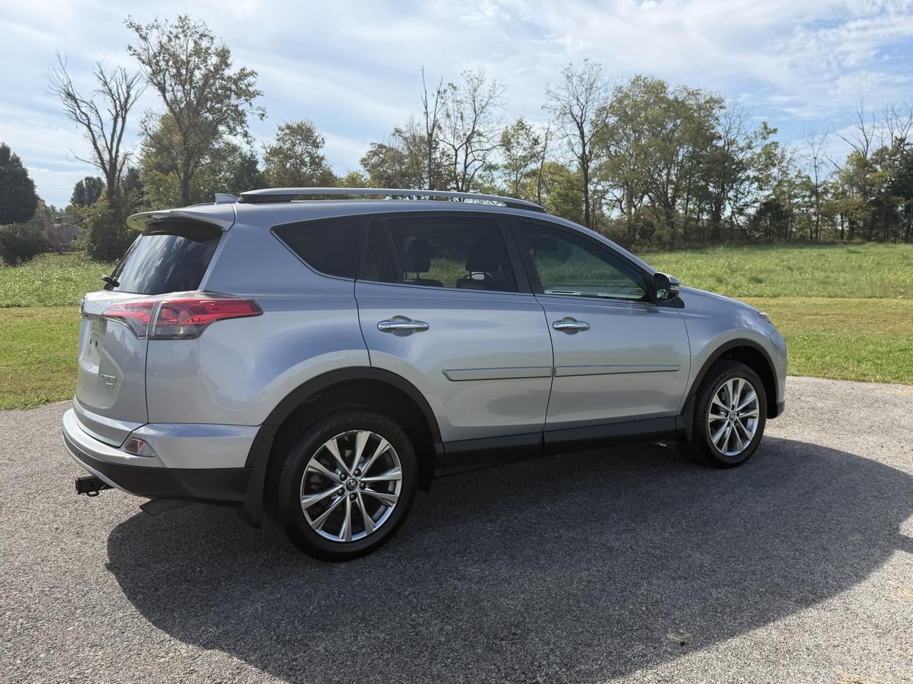 Toyota RAV4 Limited AWD (Natl) 2017