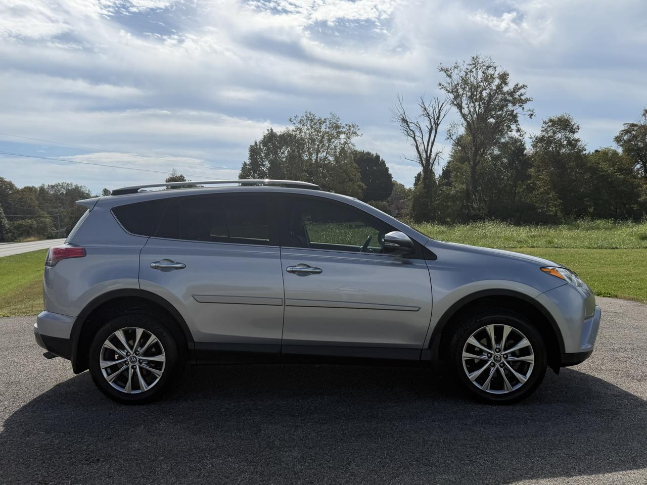 Toyota RAV4 Limited AWD (Natl) 2017