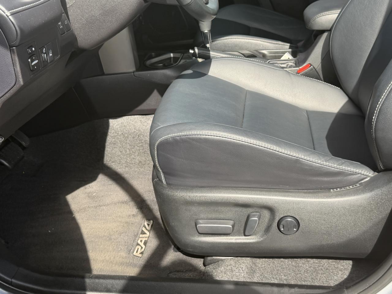 Toyota RAV4 Limited AWD (Natl) 2017