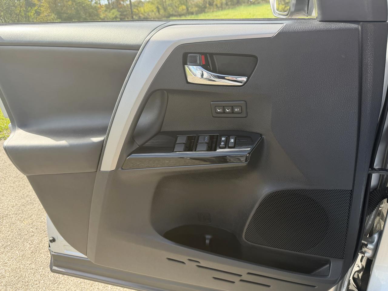 Toyota RAV4 Limited AWD (Natl) 2017