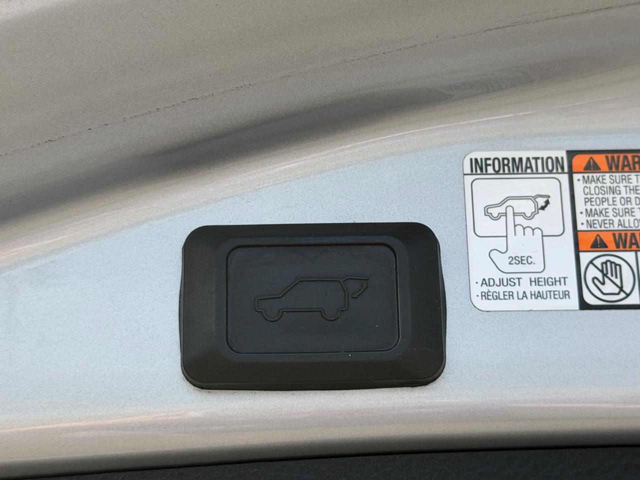 Toyota RAV4 Limited AWD (Natl) 2017