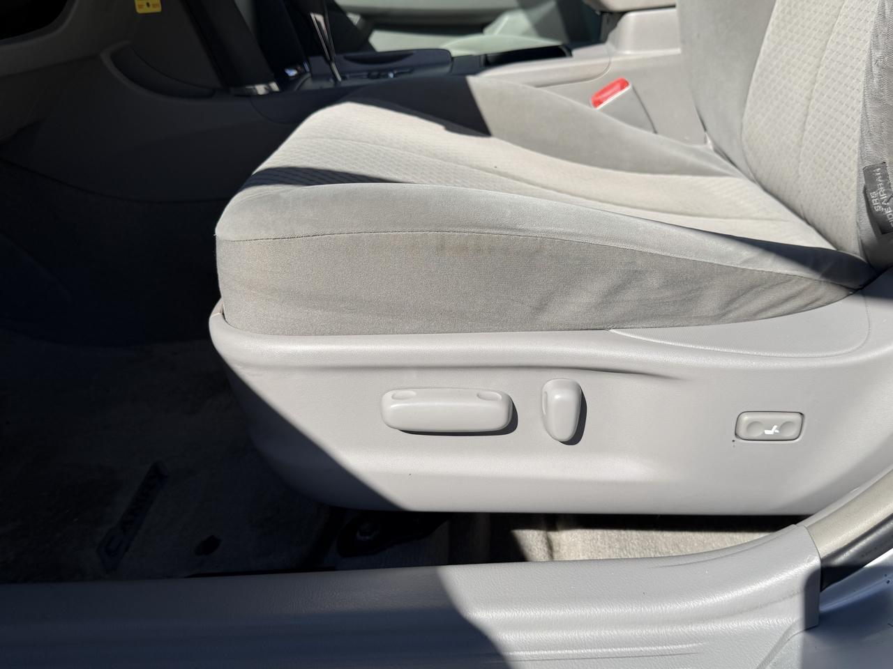Toyota Camry 4dr Sdn I4 Man LE (Natl) 2008