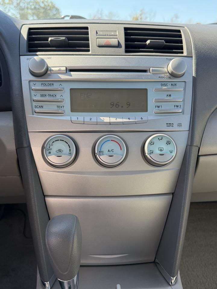 Toyota Camry 4dr Sdn I4 Man LE (Natl) 2008