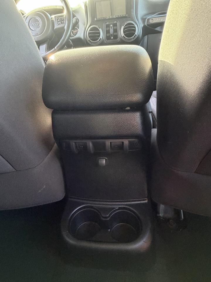 Jeep Wrangler Unlimited 4WD 4dr Sport 2013