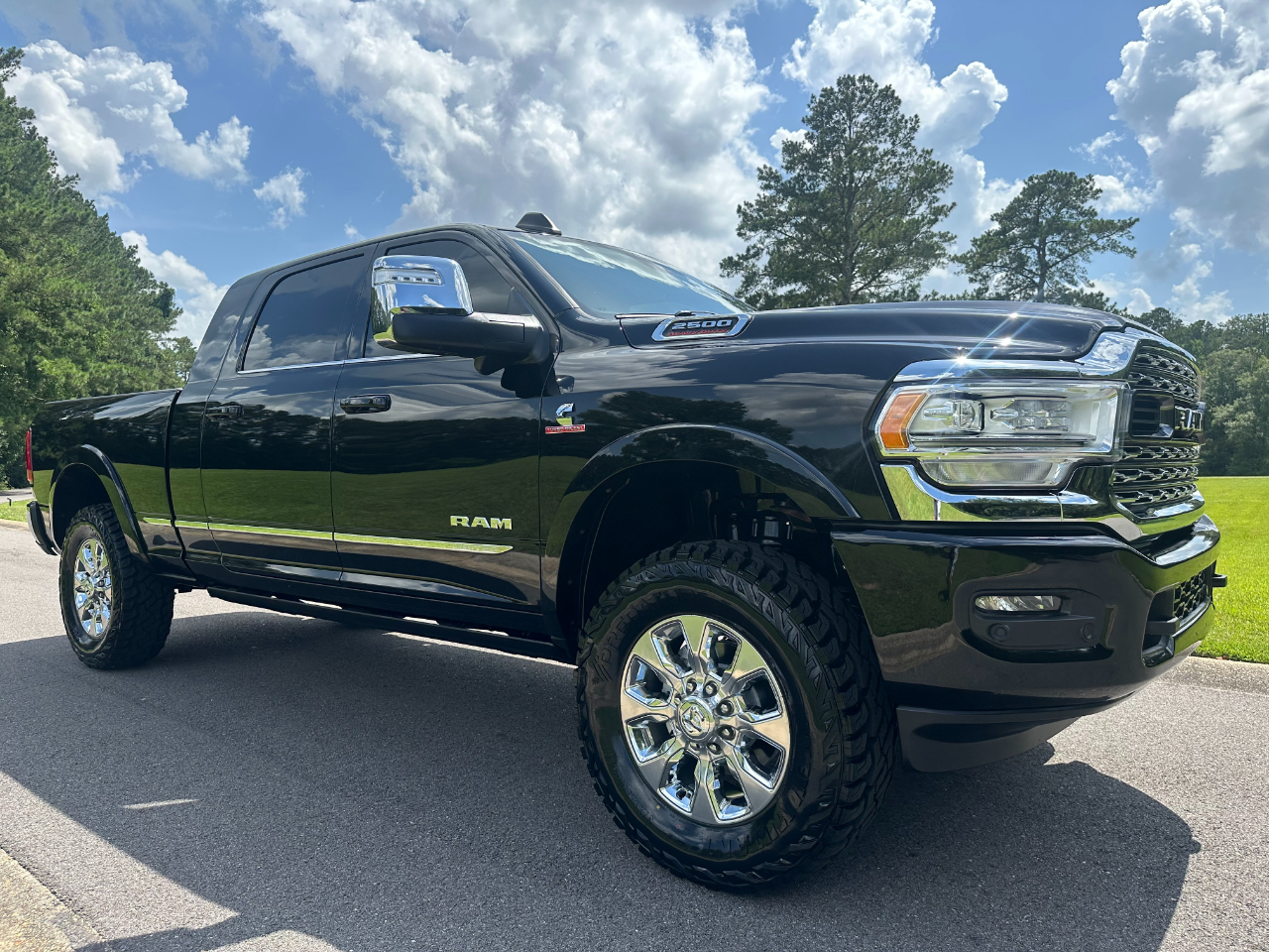 RAM 2500 Limited Mega Cab 4WD 2023 RAM 2500 Limited Mega Cab 4WD 2023