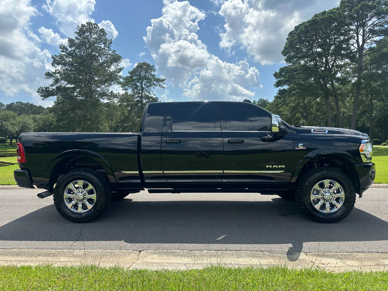 RAM 2500 Limited Mega Cab 4WD 2023 RAM 2500 Limited Mega Cab 4WD 2023