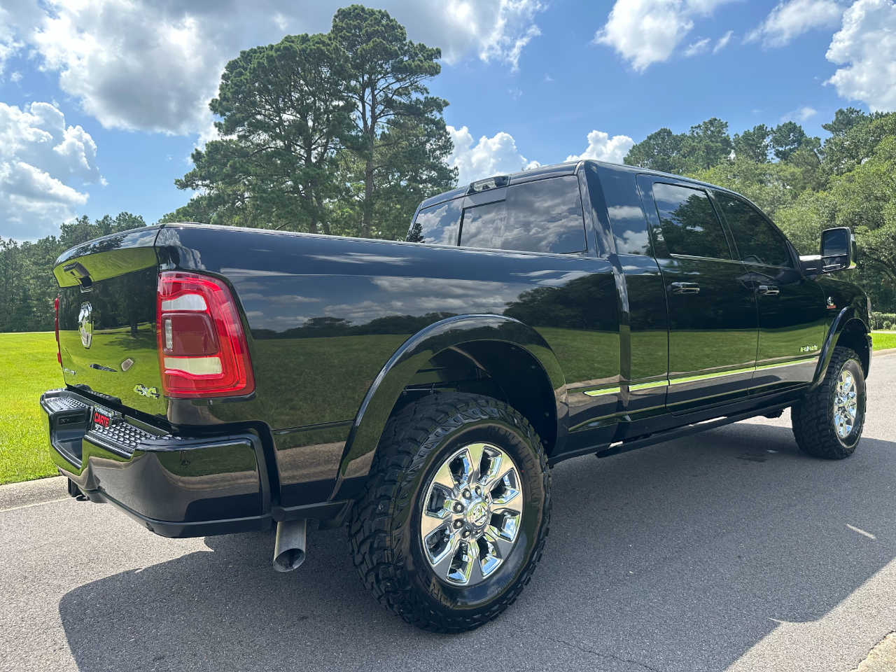 RAM 2500 Limited Mega Cab 4WD 2023 RAM 2500 Limited Mega Cab 4WD 2023