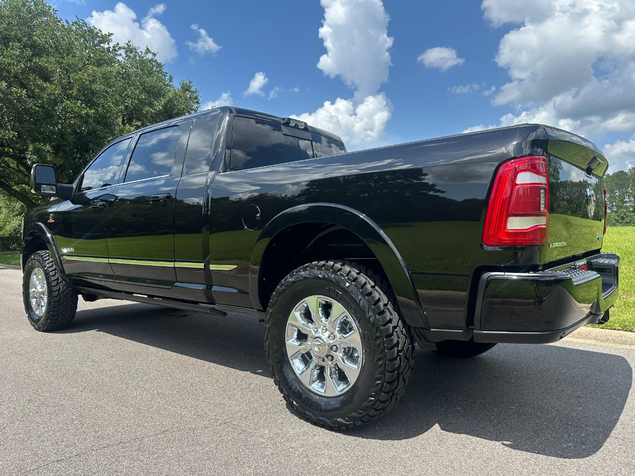 RAM 2500 Limited Mega Cab 4WD 2023 RAM 2500 Limited Mega Cab 4WD 2023