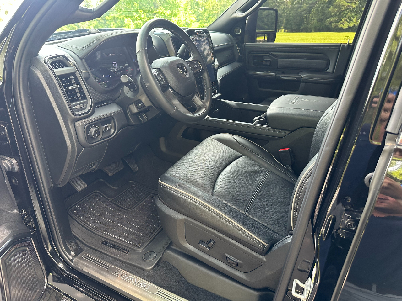 RAM 2500 Limited Mega Cab 4WD 2023 RAM 2500 Limited Mega Cab 4WD 2023