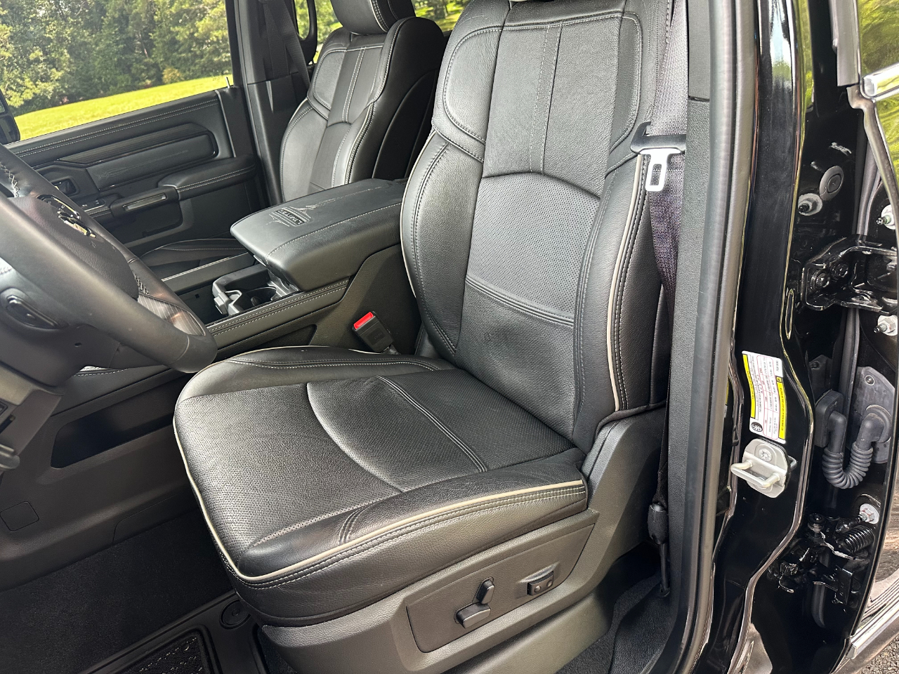 RAM 2500 Limited Mega Cab 4WD 2023 RAM 2500 Limited Mega Cab 4WD 2023