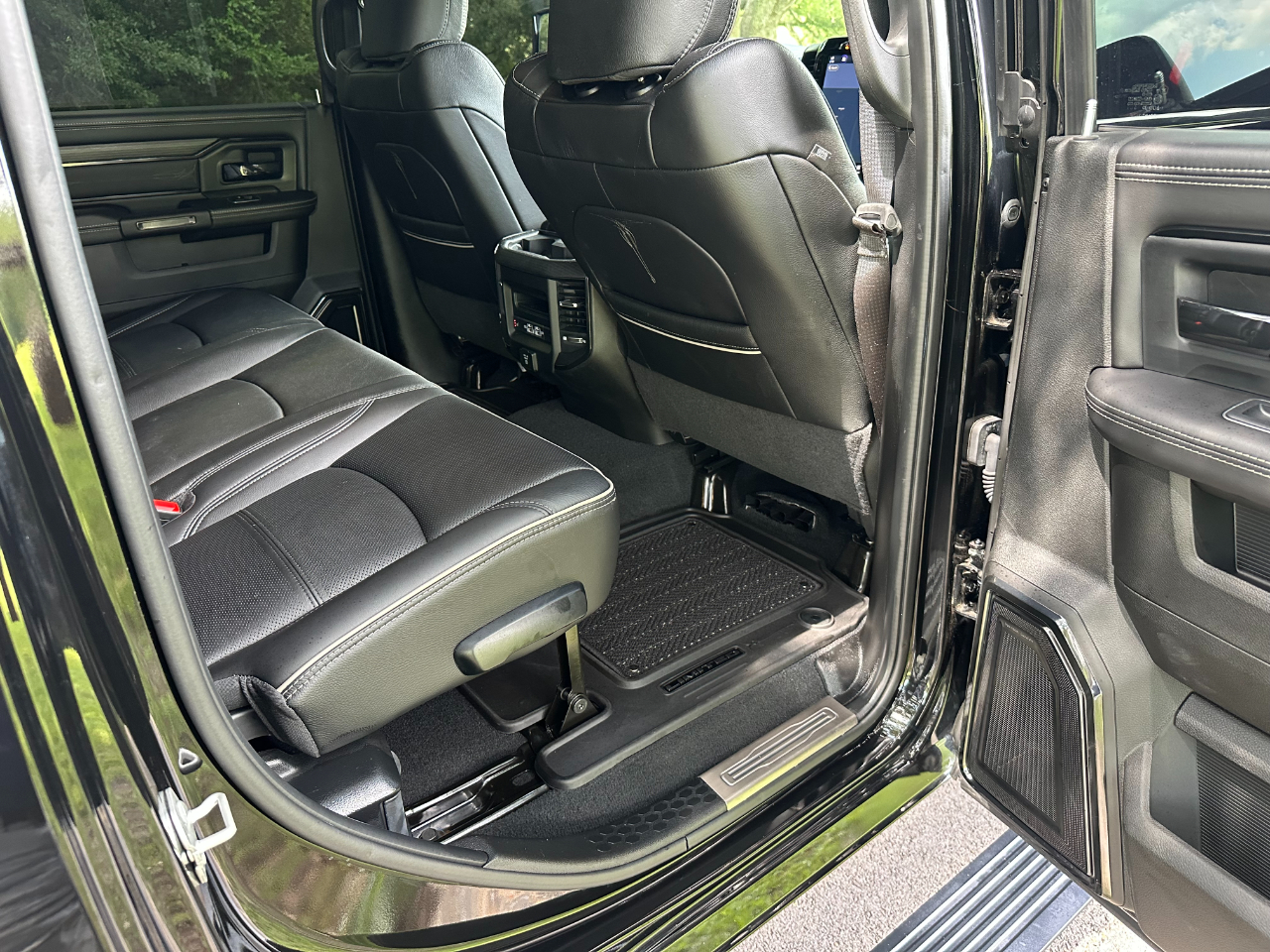 RAM 2500 Limited Mega Cab 4WD 2023 RAM 2500 Limited Mega Cab 4WD 2023