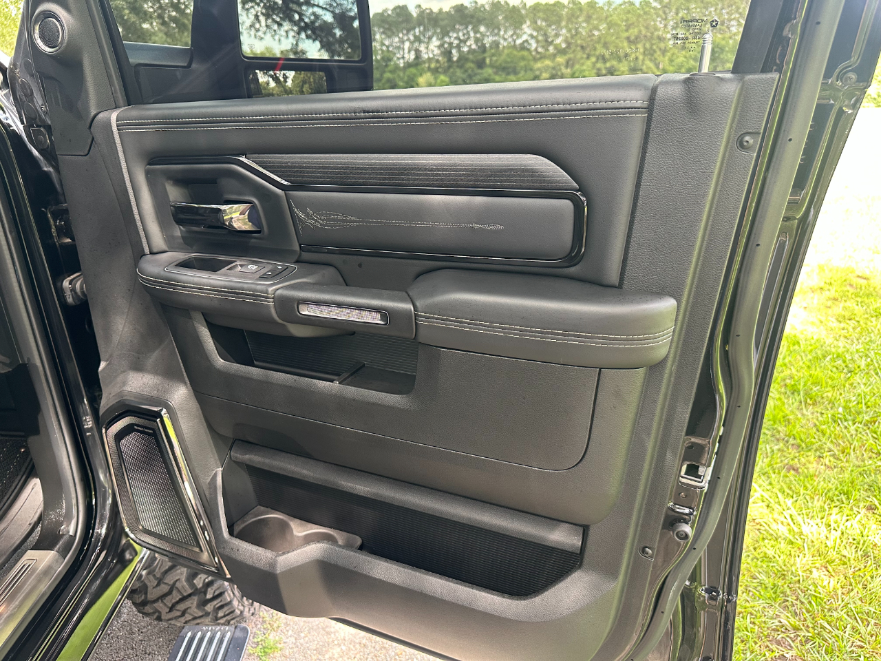RAM 2500 Limited Mega Cab 4WD 2023 RAM 2500 Limited Mega Cab 4WD 2023