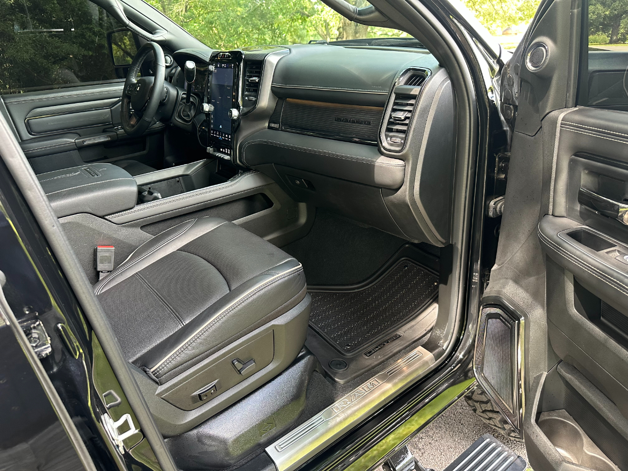 RAM 2500 Limited Mega Cab 4WD 2023 RAM 2500 Limited Mega Cab 4WD 2023
