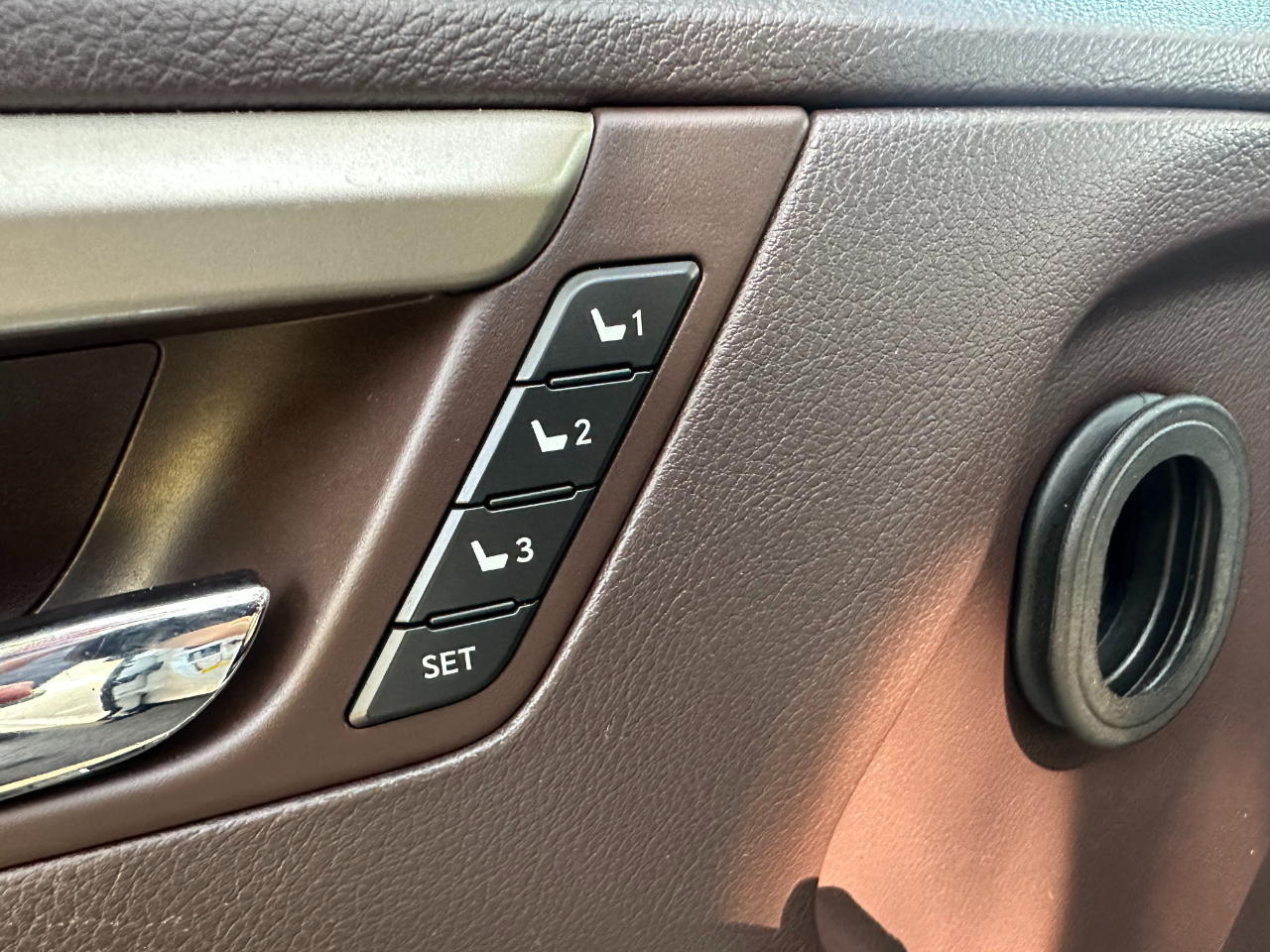 2020 Lexus RX 350L Premium photo 9