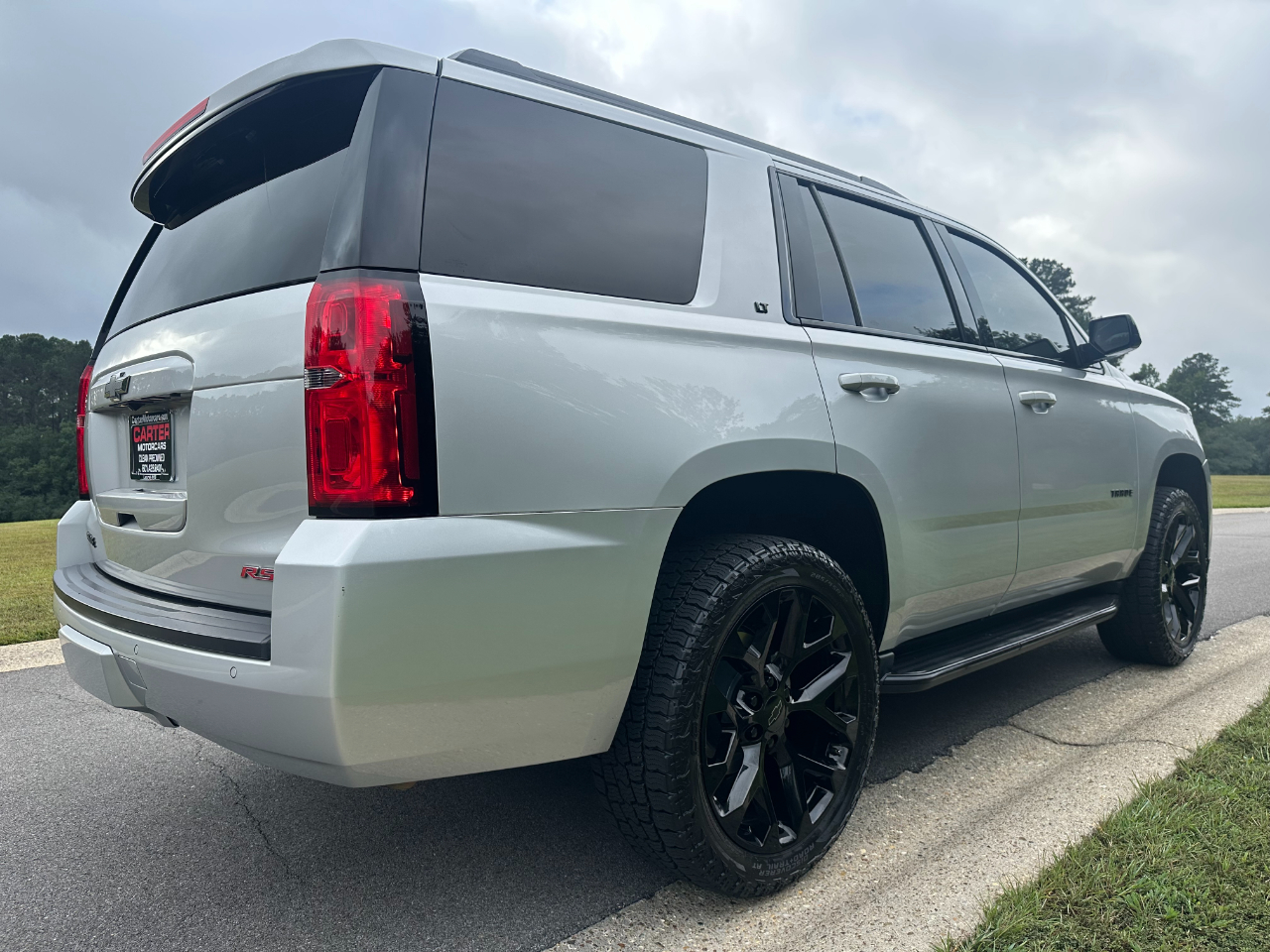 2019 Chevrolet Tahoe LT photo 5
