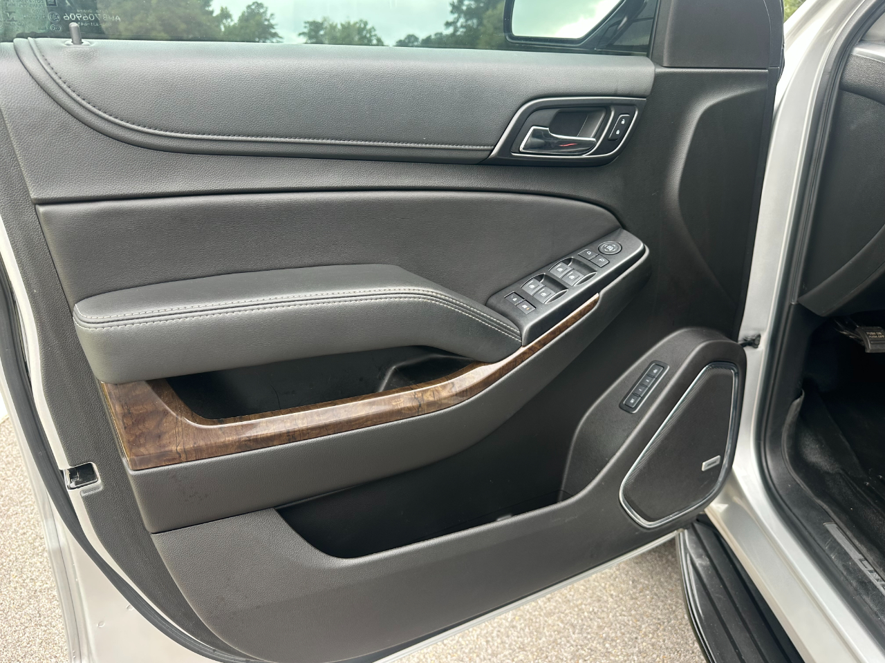 2019 Chevrolet Tahoe LT photo 9