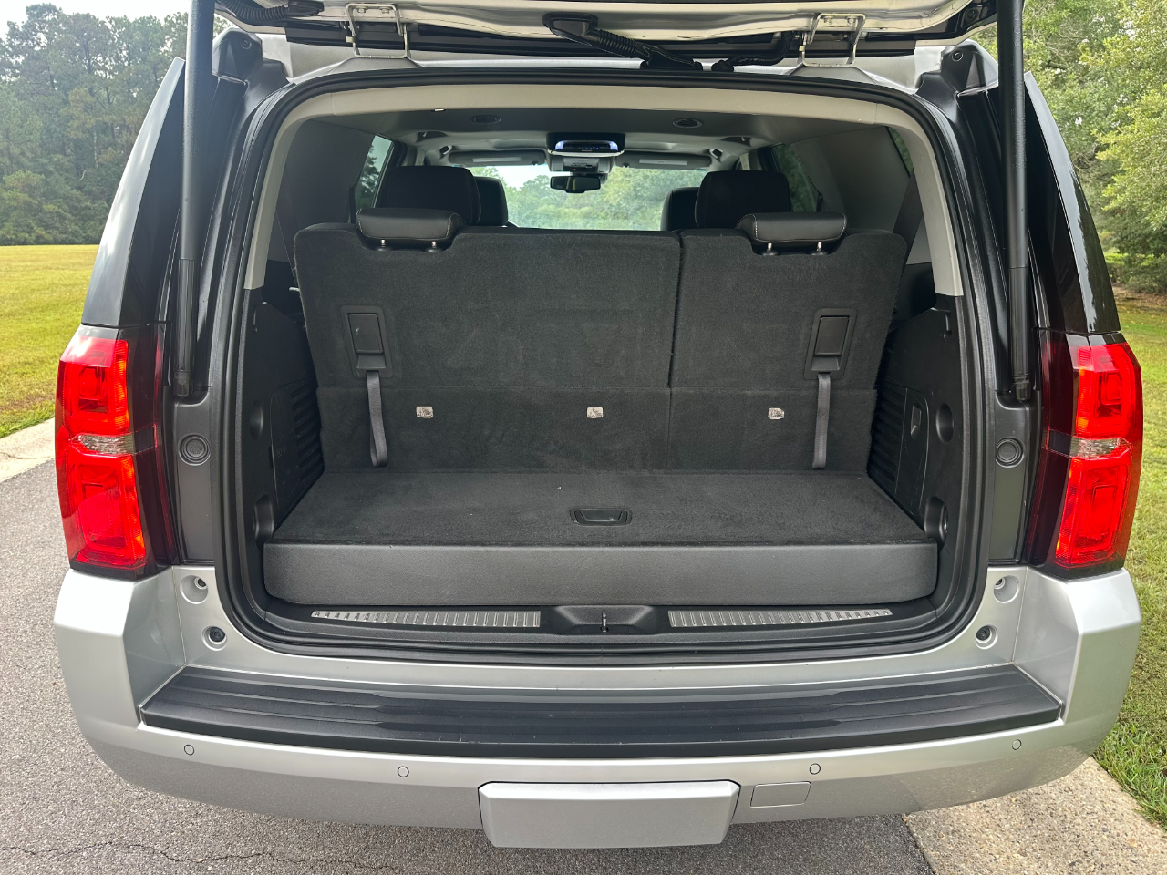 2019 Chevrolet Tahoe LT photo 32