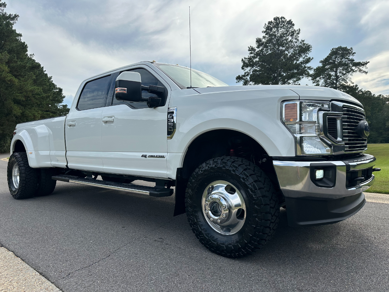 2021 Ford F-350 Lariat photo 3